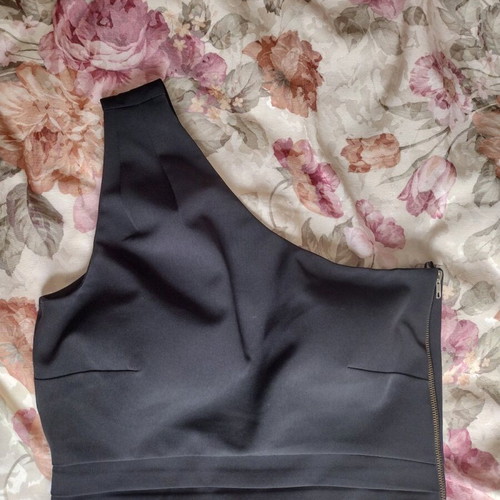 Lynne asymmetrical super sexy top like new, black, size XL