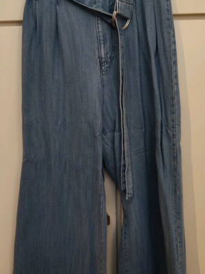 Τζιν παντελόνι Bershka σε φαρδιά γραμμή σαν καινούργιο, μπλε, μέγεθος M