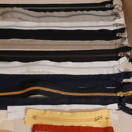 Sewing accessories and zipper set like new