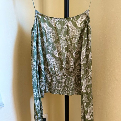 Stradivarius long-sleeve shirt like new, comfortable with deep neckline