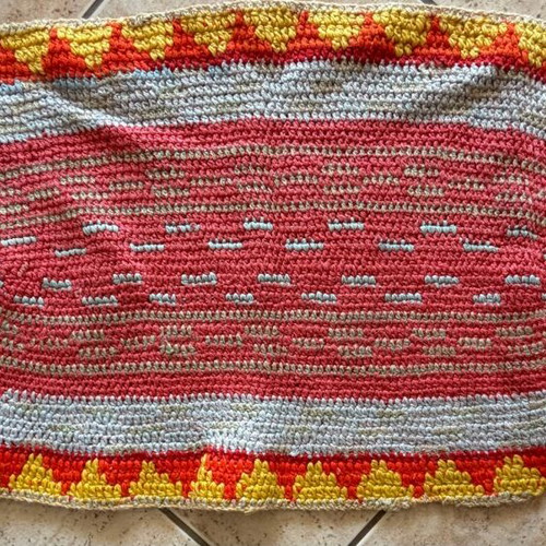 Handmade knitted rug like new 72x37cm