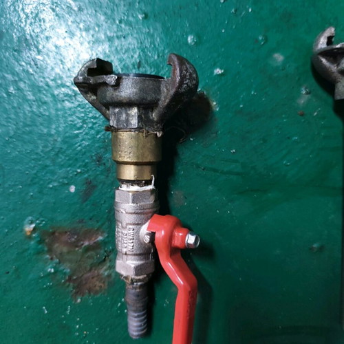 Water pressure nozzle used with strong power