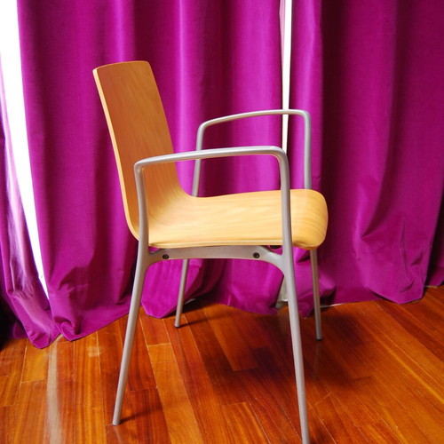 Akaba Gorka chair designed by Jorge Pensi like new