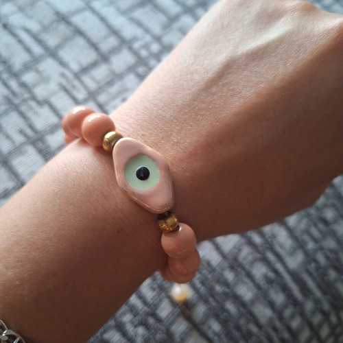 Glass bracelet with eye adjustable