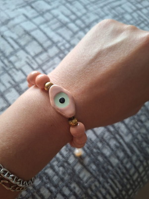 Glass bracelet with eye adjustable