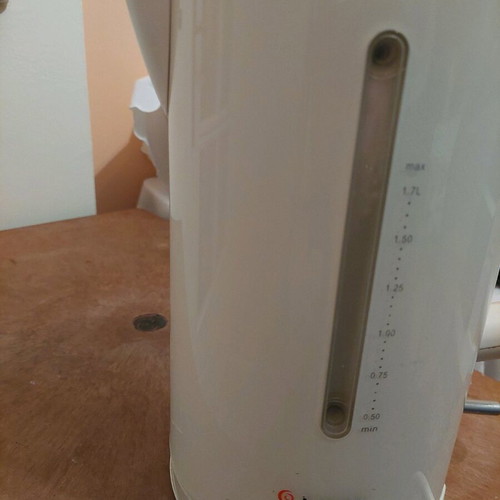 Johan kettle 2L white, lightly used, liquid indicator, 1850-2200W