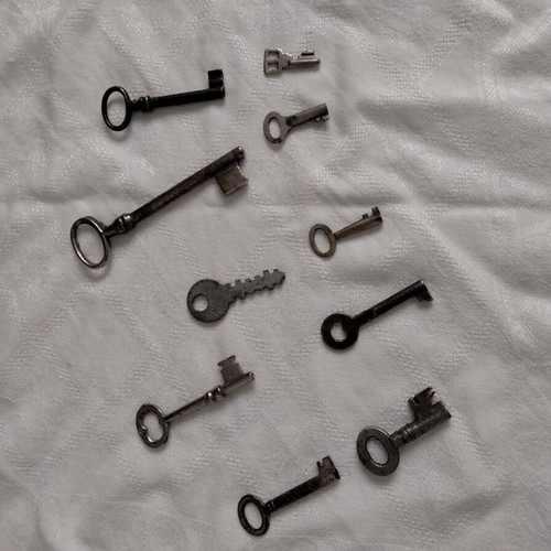 Vintage antique keys collection used, set of 10