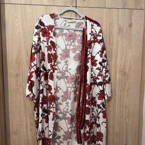 Kimono Lynne new, white and red floral, one size