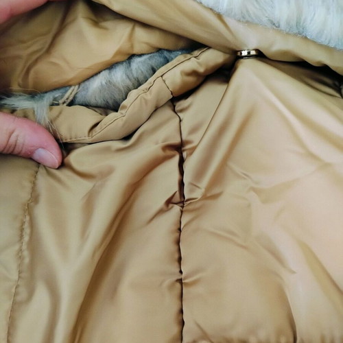 Beige jacket size L with detachable hood and fur like new