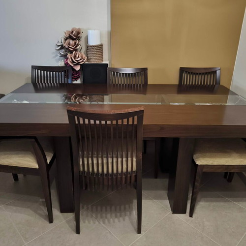 Dining set with 6 chairs like new