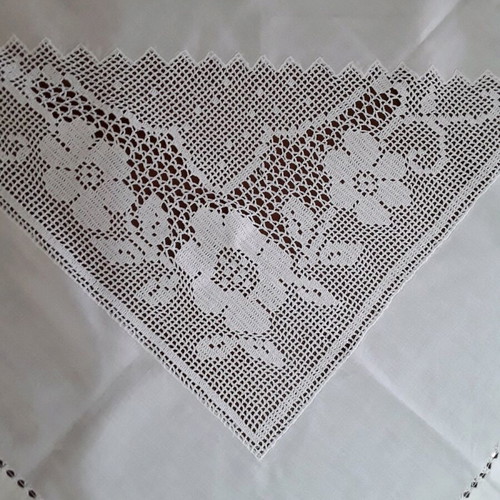 White tablecloth new with crochet 1.25m x 1.25m
