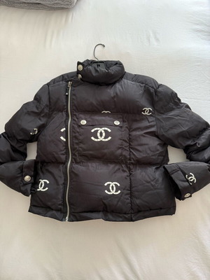 Chanel winter jacket like new, black, size L