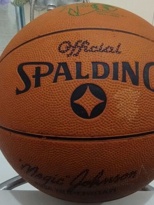 Spalding Mini Basketball Magic Johnson like new, authentic
