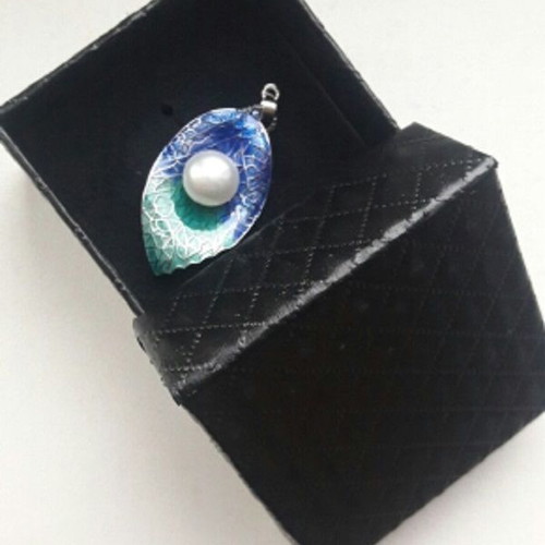 Pendant with Natural Pearl and Enamel Leaf Design like new