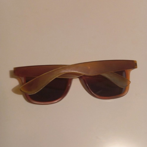 Unisex sunglasses used with brown frame and mirror lenses
