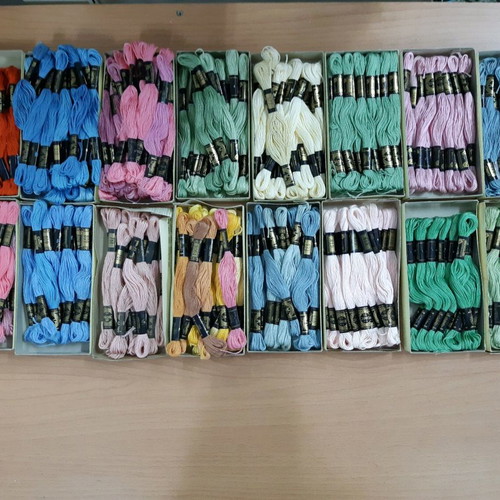 Lot package with threads, hoops, moulinés, pins, lace yarn, knitting needles new