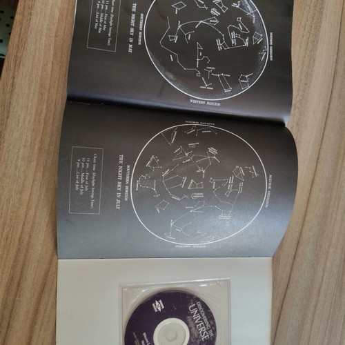 Discovering the Universe book like new with CD