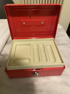 Metal cash box without key
