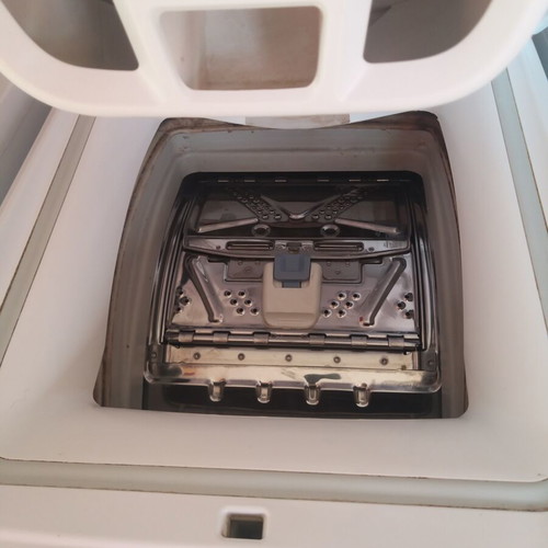 Brand washing machine, 5 kg capacity, broken door plastic