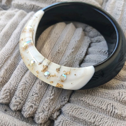 Bracelet new black and white with fixed design and rhinestones