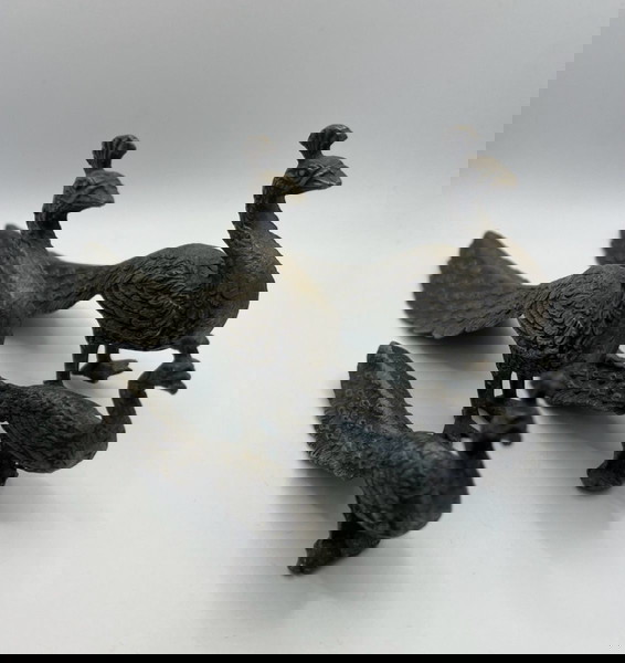  4 diakosmitika pagonia