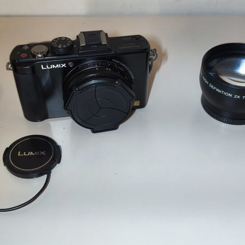 Panasonic Lumix DMC-LX7 compact camera with Leica lens