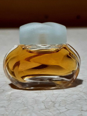 Knowing by Estée Lauder mini perfume new, authentic