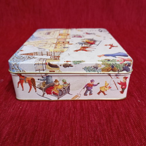 Christmas metal box used in excellent condition
