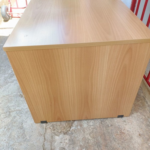 Neoset children's desk like new with 2 drawers