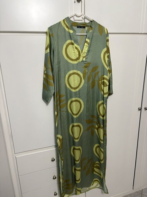 New Age satin caftan dress long with side slits and 3/4 sleeves green like new