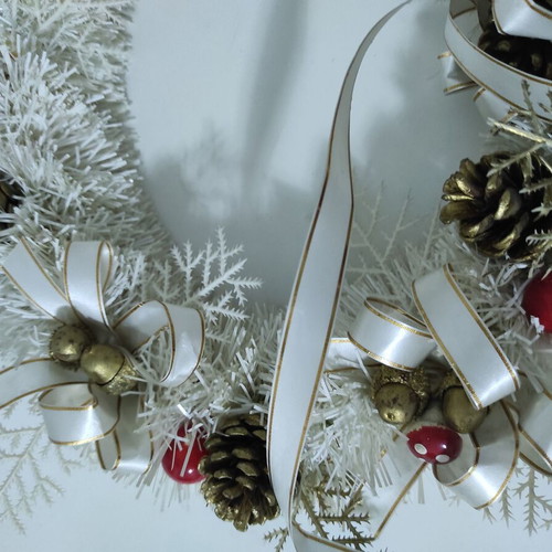 White Christmas wreath used, 30cm diameter