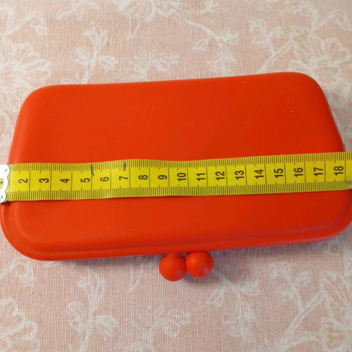Pochi silicone bag red like new