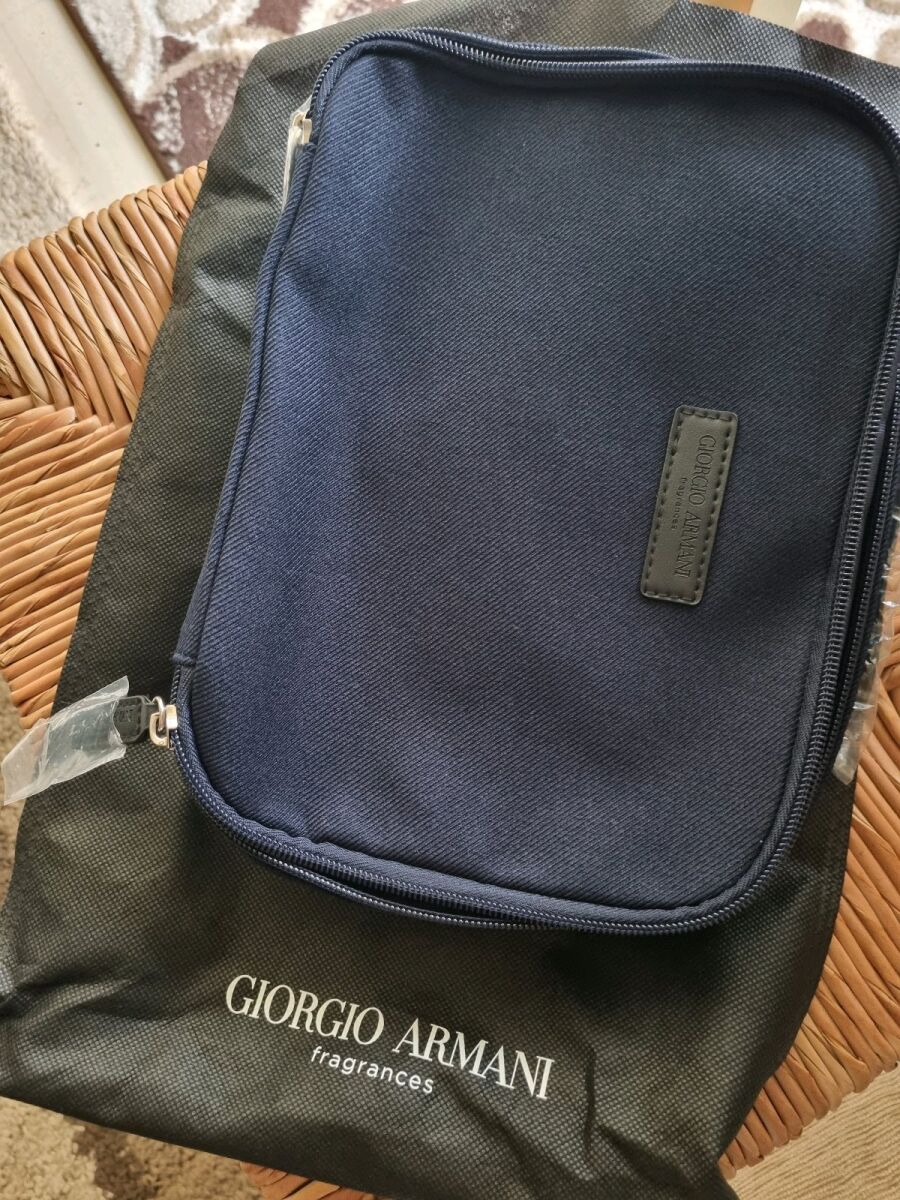 Giorgio Armani Blue Travel Pouch new… - € 22,00 - Vendora.cy