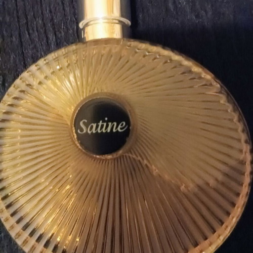 Lalique Satine perfume 100 ml like new with steel jewelry