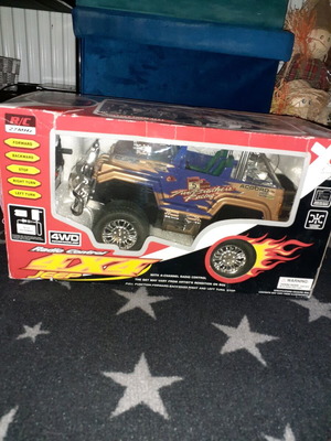 Remote control 4x4 Jeep new with batteries and charger
