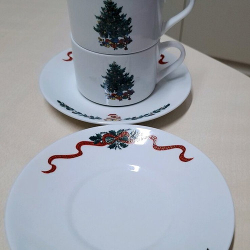 Christmas coffee cups like new, set of 2, porcelain
