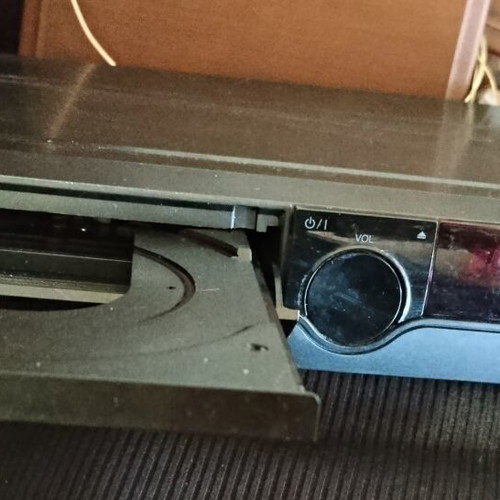 LG home cinema system with large speaker and 5 small speakers, fully functional