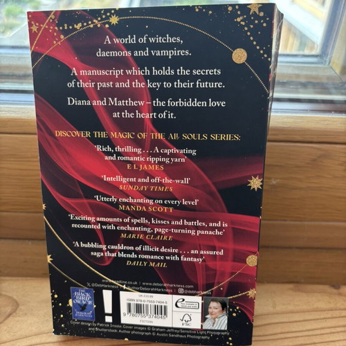 A Discovery of Witches by Deborah Harkness book like new, English