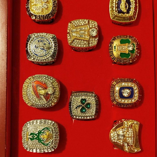 NBA collection of 10 rings like new in wooden box