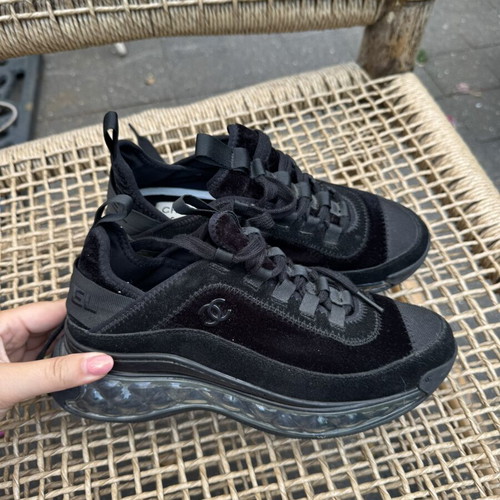 Women’s sneakers size 38, very good condition, black