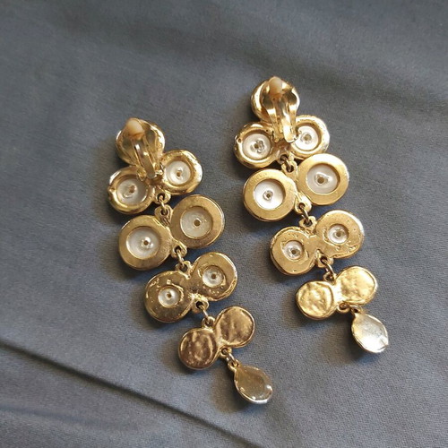 Vintage women's earrings used with metal and pearl, large with clip