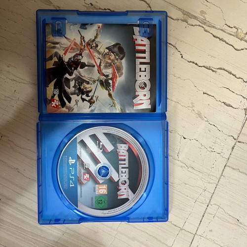 PS4 Battleborn game like new