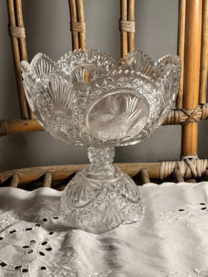 Crystal fruit bowl used with embossed design and foot