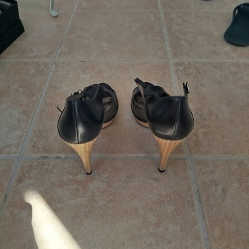 Pura Lopez women's black leather heels like new, size 39
