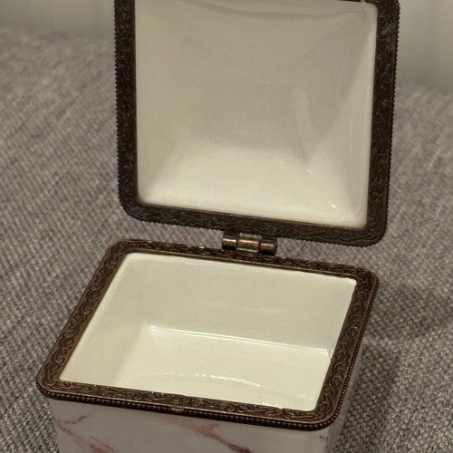 Jewelry boxes set of 2 unused with marble look and bronze closure