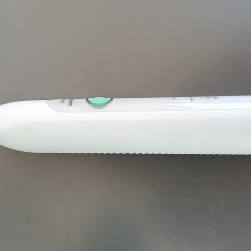 Philips Sonicare HealthyWhite HX6730 electric toothbrush like new with charger and travel case