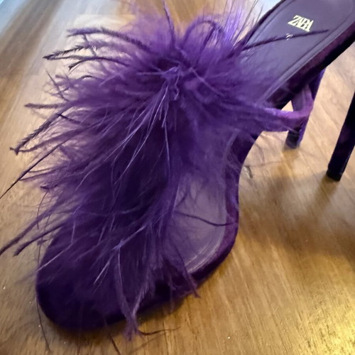 Zara purple velvet sandals size 37 new with heel and feathers