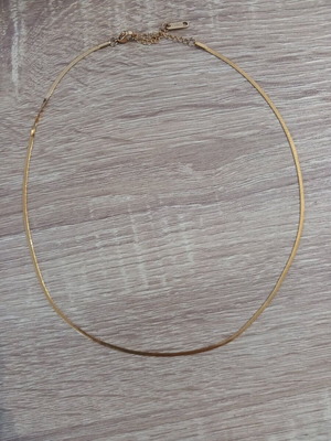 Chain like new, gold-colored