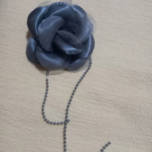 Boutonniere rose like new, gray
