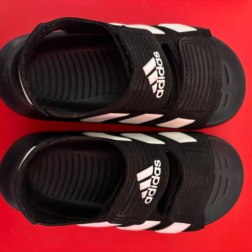 Adidas Altaswim 2.0 kids sandals size 27 new black